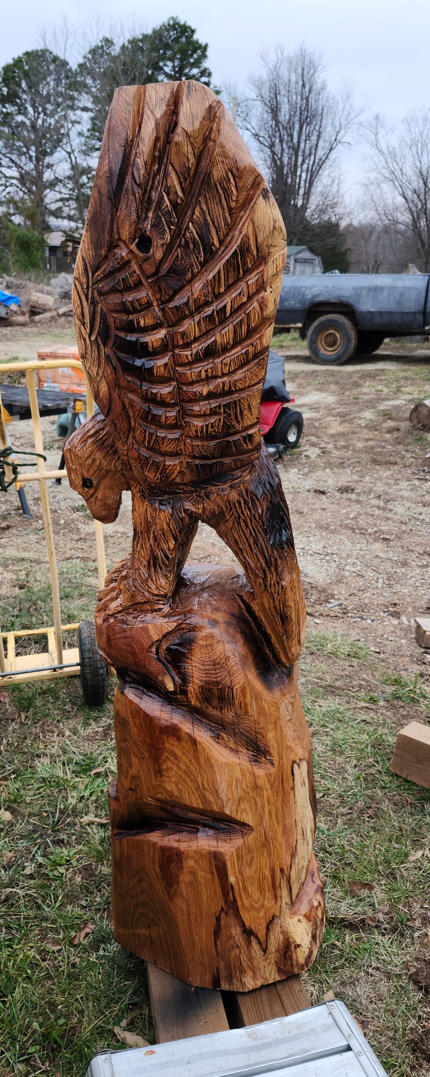 Chainsaw Carving Standing Eagle with Fish, persalized patriotic Carving