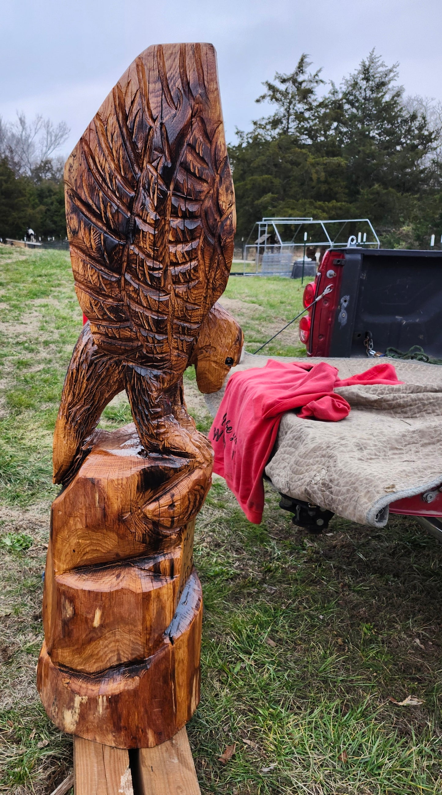Chainsaw Carving Standing Eagle with Fish, persalized patriotic Carving