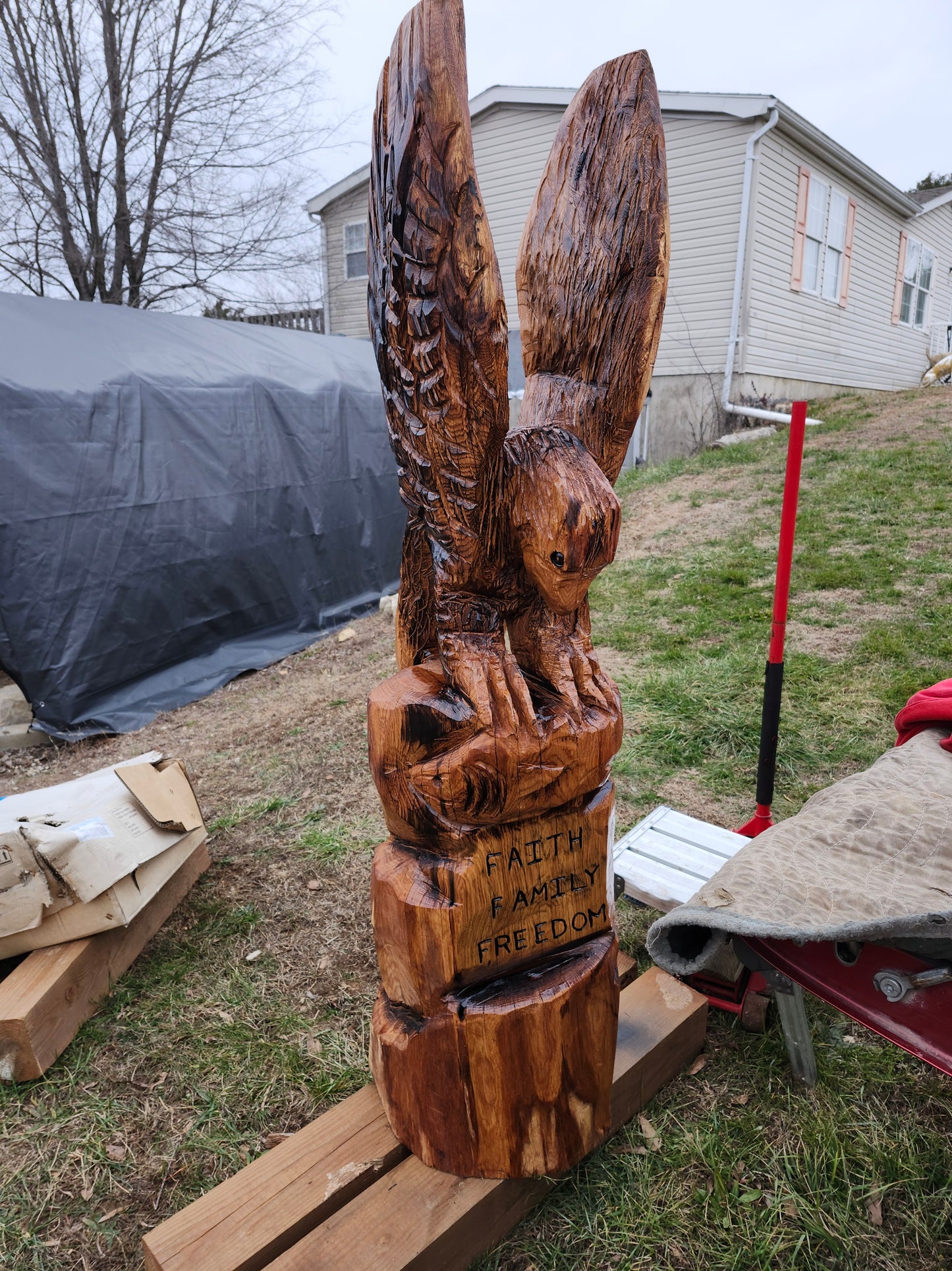 Chainsaw Carving Standing Eagle with Fish, persalized patriotic Carving