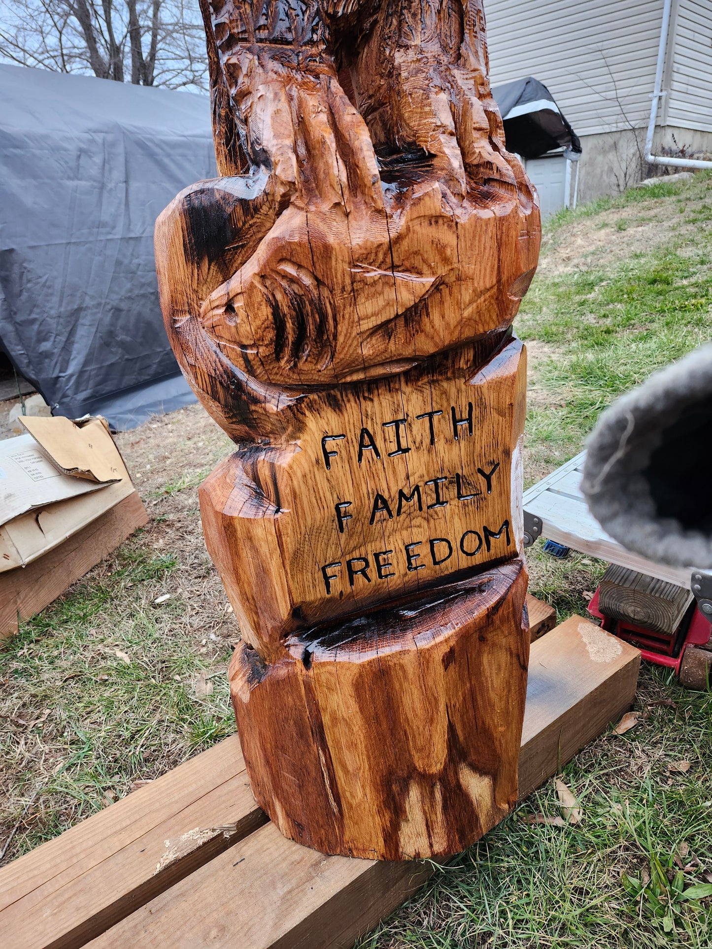 Chainsaw Carving Standing Eagle with Fish, persalized patriotic Carving