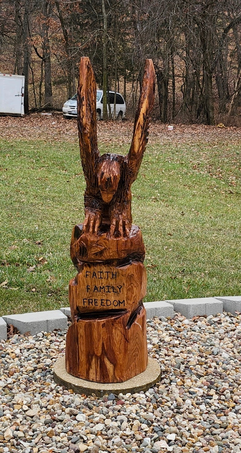 Chainsaw Carving Standing Eagle with Fish, persalized patriotic Carving