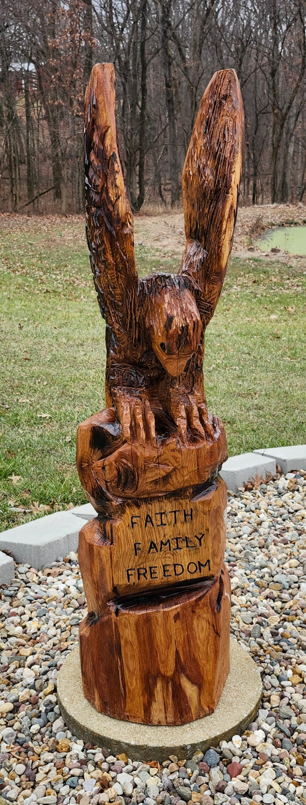 Chainsaw Carving Standing Eagle with Fish, persalized patriotic Carving