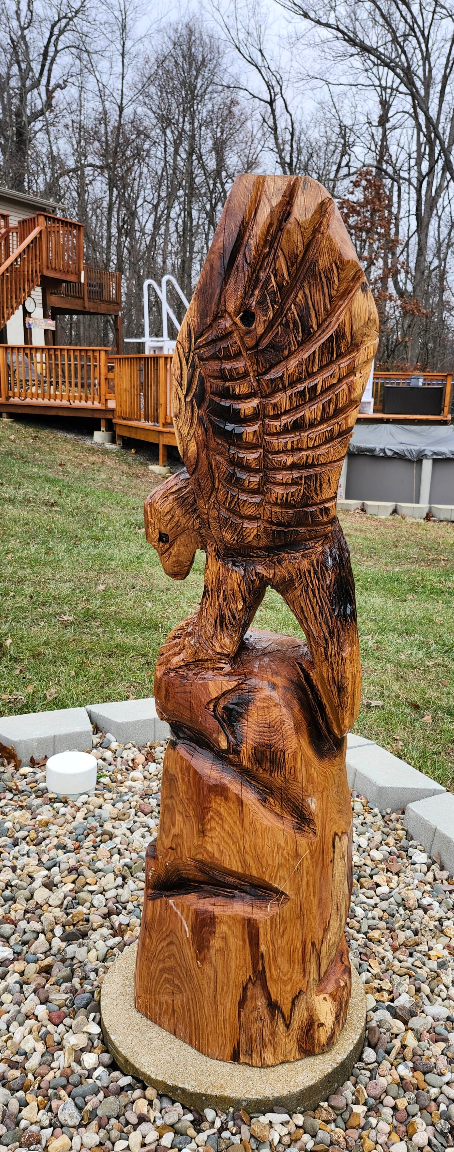 Chainsaw Carving Standing Eagle with Fish, persalized patriotic Carving