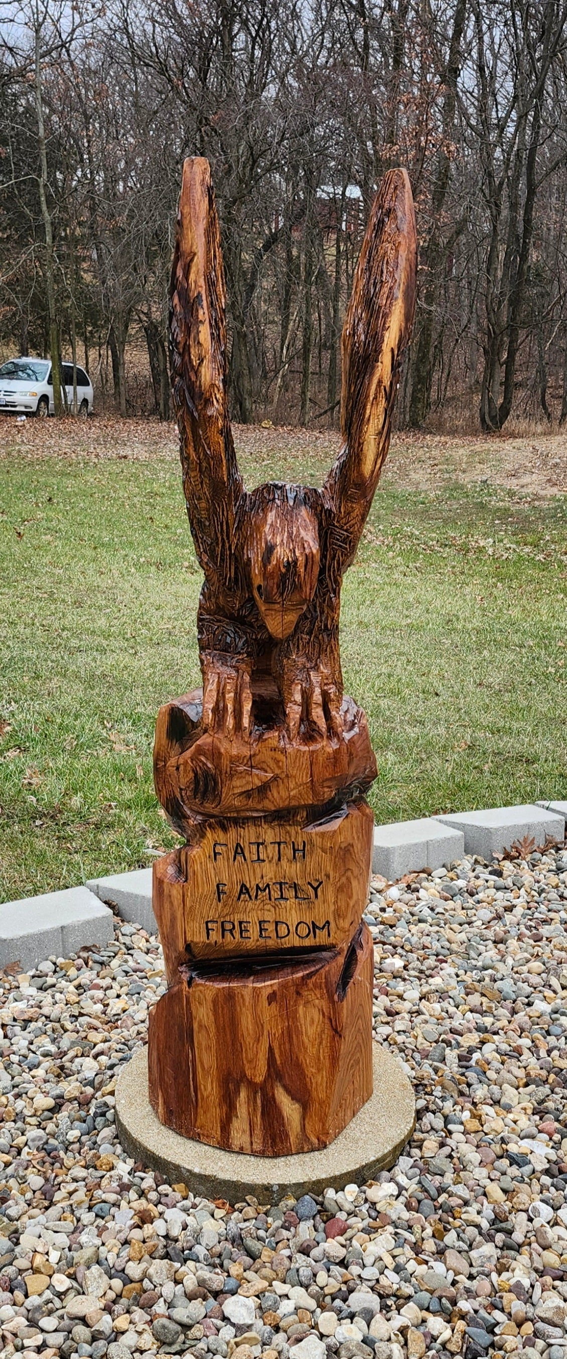 Chainsaw Carving Standing Eagle with Fish, persalized patriotic Carving